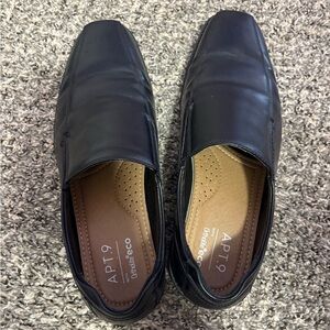 EUC men’s APT 9 DRESS SHOES SIZE 9